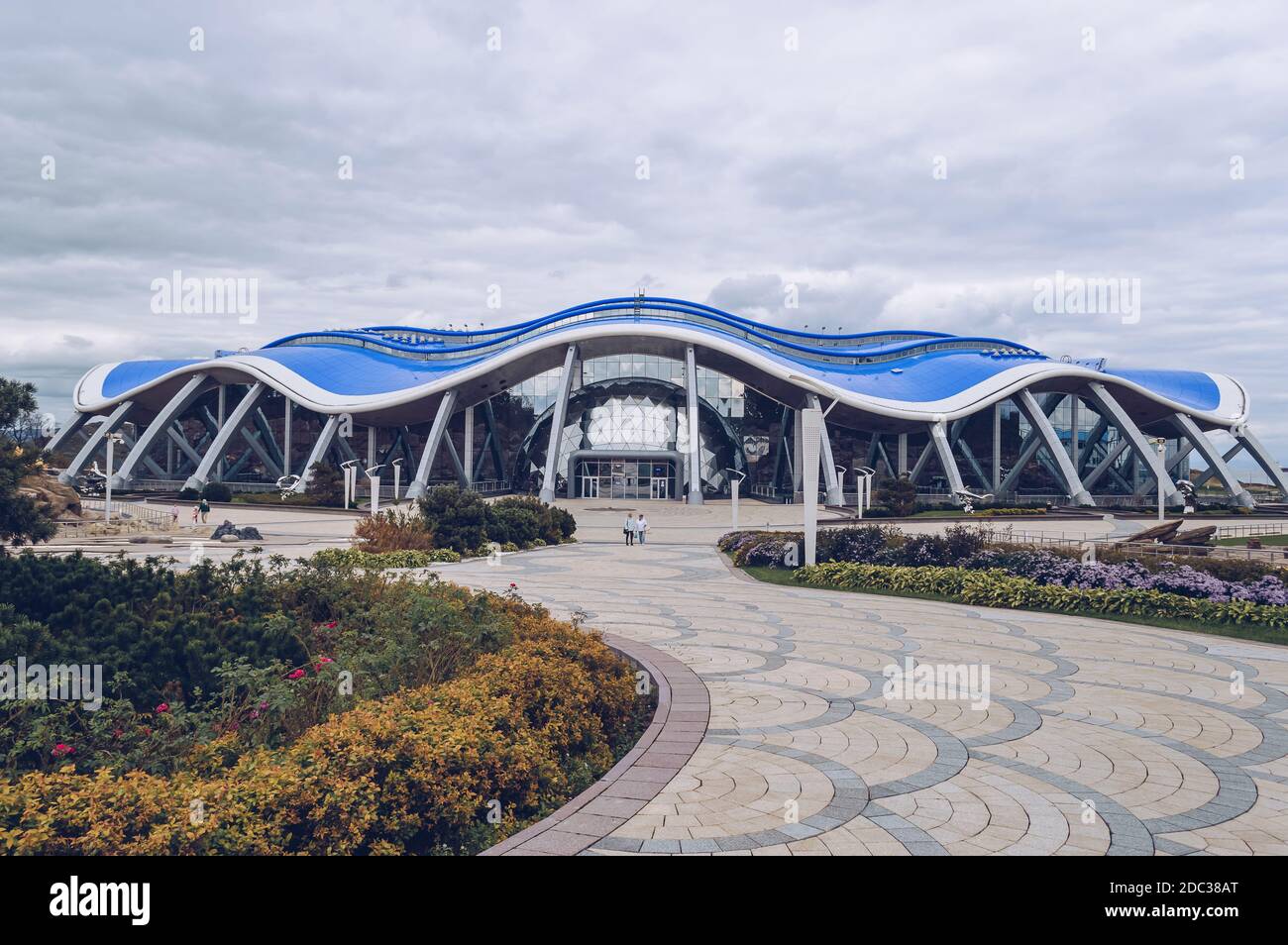 Vladivostok, Russie - 06 octobre 2020 : vue de l'extérieur et des environs du parc d'Aquqrium de Primorsky Banque D'Images