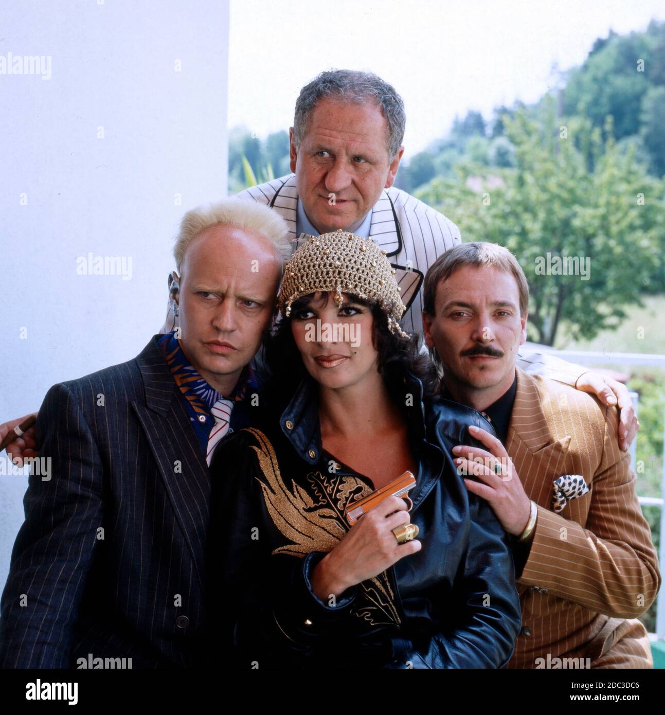 Andras Fricsay Kali son, Karl Spiehs, Thea Gottschalk, Achim Gunske beim Fototermin zum film ZWEI NASEN TANKEN SUPER, Deutschland, 1984. Andras Fricsay Kali son, Karl Spiehs, Thea Gottschalk, Achim Gunske au photocall, pour le film ZWEI NASEN TANKEN SUPER, Allemagne, 1984. Banque D'Images
