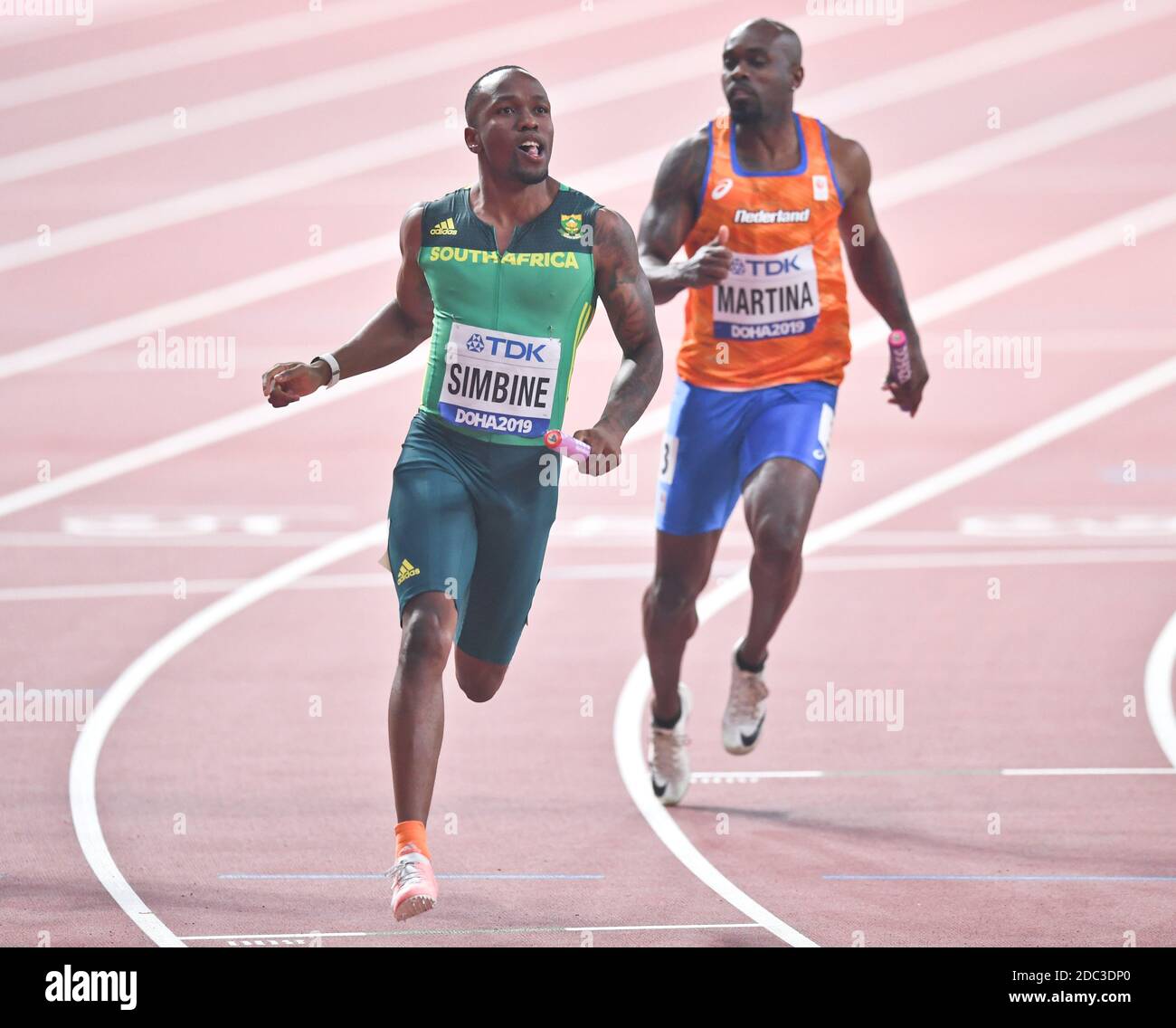 Akani Simbine (Afrique du Sud), Churandy Martina (pays-Bas). relais 4 x 100 ronde 1. Championnats du monde d'athlétisme de l'IAAF, Doha 2019 Banque D'Images