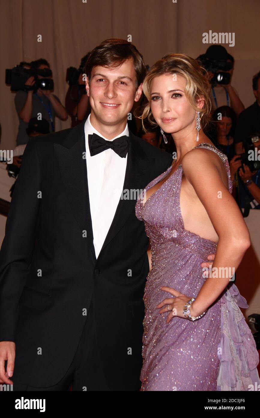 Jared Kushner et Ivanka Trump assistent au gala du Costume Institute pour célébrer l'ouverture de la « femme américaine : la mise en forme d'une identification nationale Banque D'Images