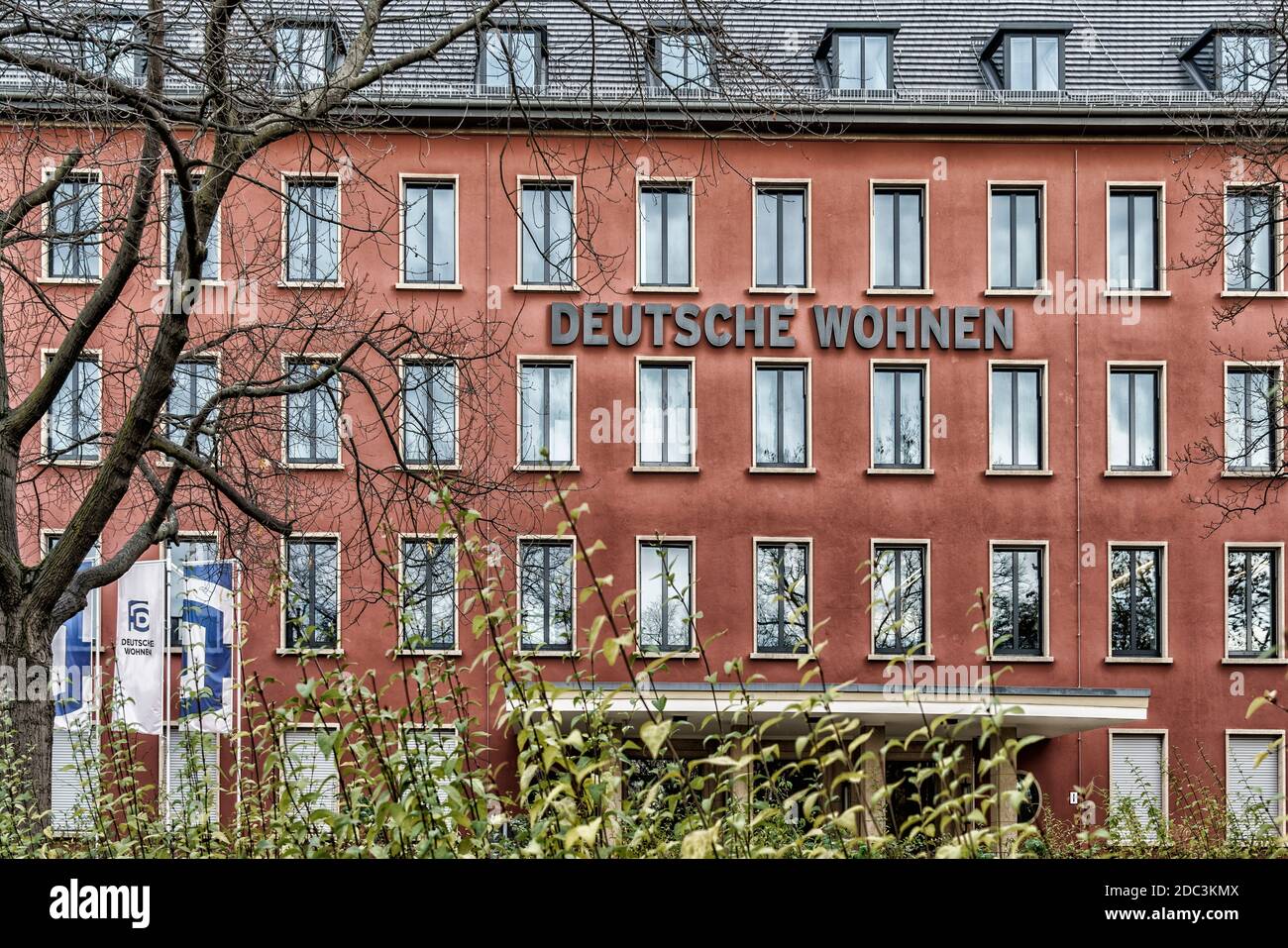 Firmensitz der Deutsche Wohnungsgesellschaft, Immobiliengesellschaft in der plaque de lac meckenburgischen Strasse , Berlin, Banque D'Images
