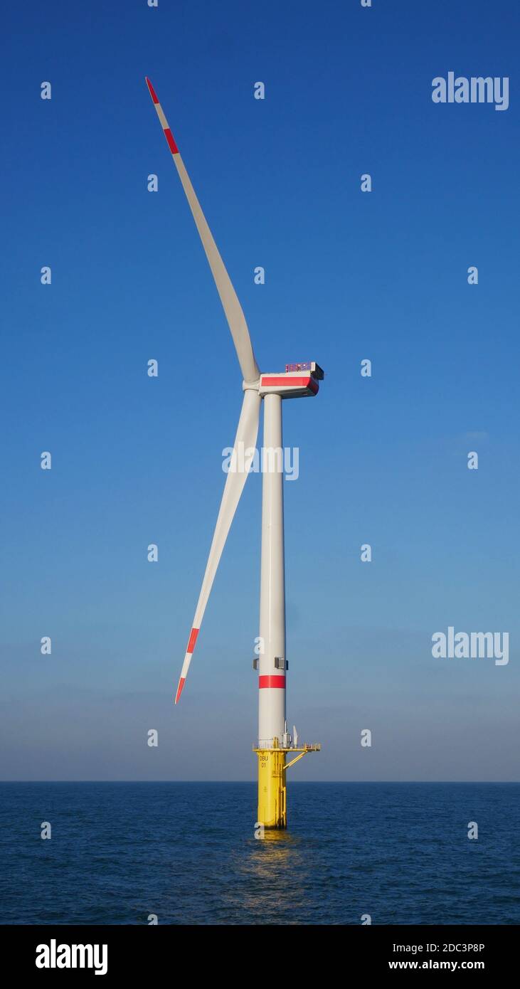 Éolienne offshore dans le parc éolien offshore de Geman en mer du Nord Banque D'Images