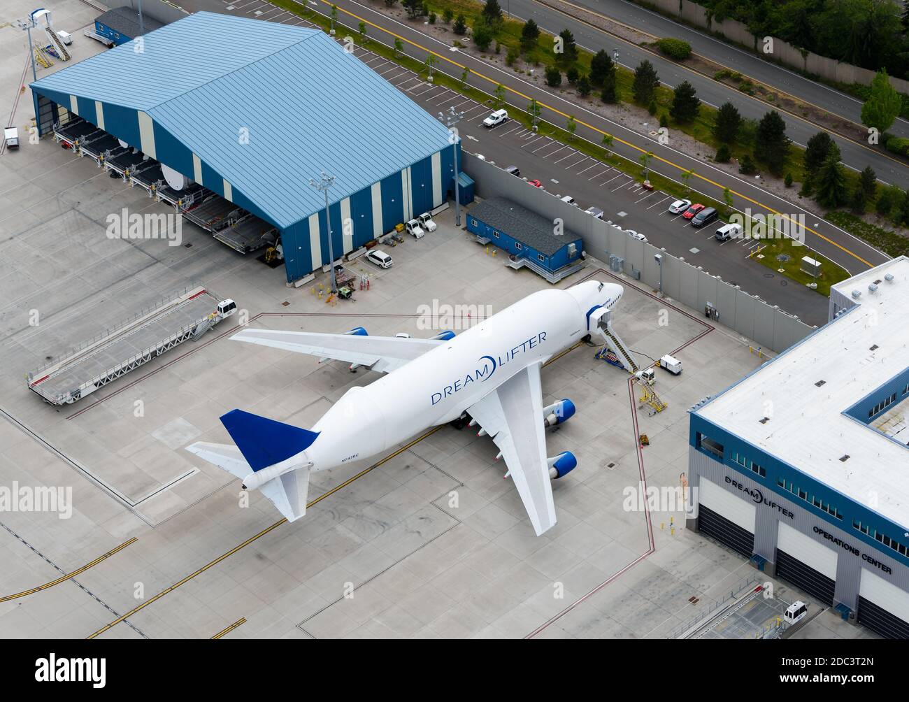 Boeing 747 LCF Dreamlifter avion Centre d'exploitation vue aérienne à Paine Field, Everett. Dreamlifter gros fret transport avions modifiés. Banque D'Images