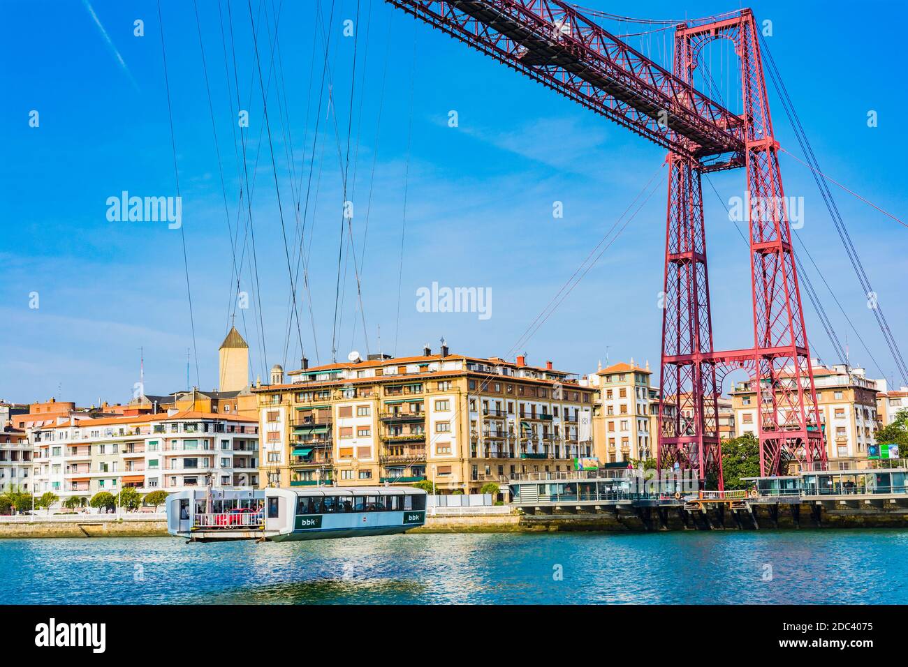 Le pont Vizcaya est un pont de transport qui relie les villes de Portugalete et Las Arenas, une partie de Getxo, dans la province de Gascogne d'Espagne, crossin Banque D'Images