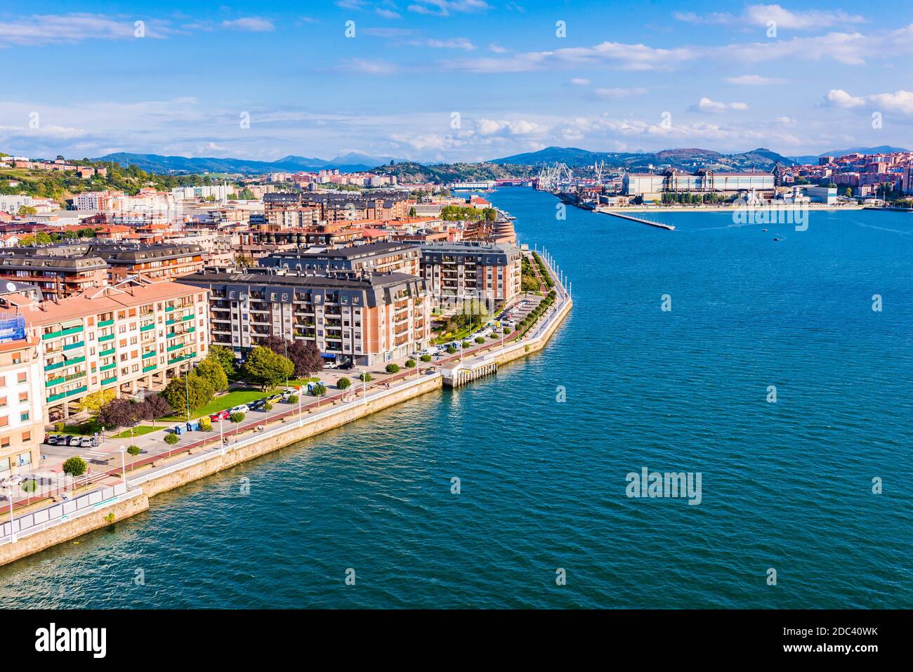 Portugalete depuis le pont de Vizcaya en direction du nord. Portugalete, Gascogne, pays Basque, Espagne, Europe Banque D'Images