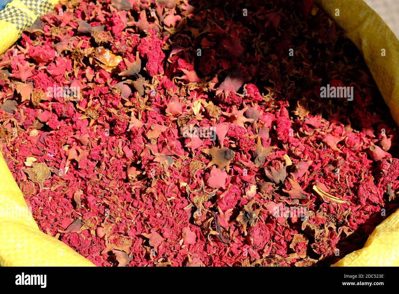 Maroc Marrakech - fleurs colorées d'un marchand d'épices Banque D'Images