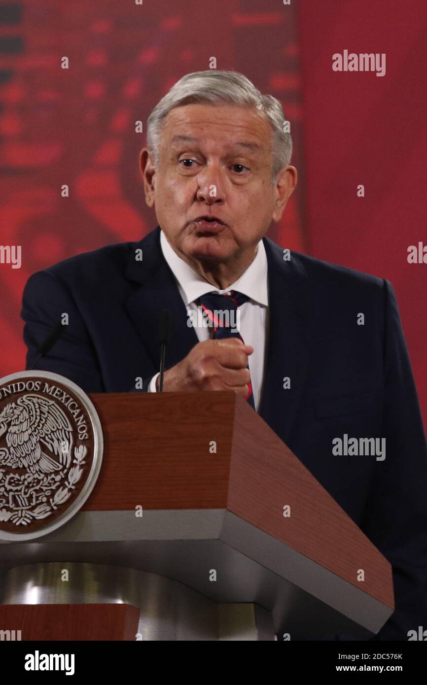 Mexico, Mexique. 18 novembre 2020. MEXICO, MEXIQUE - NOVEMBRE 18 : le président mexicain Andres Manuel Lopez Obrador parle lors d'une conférence de presse de l'extradition de l'ancien secrétaire à la défense Salvador Cienfuegos au Palais national le 18 novembre 2020 à Mexico, au Mexique. Crédit: Ismael Rosas/Eyepix Group/The photo Access crédit: The photo Access/Alay Live News Banque D'Images