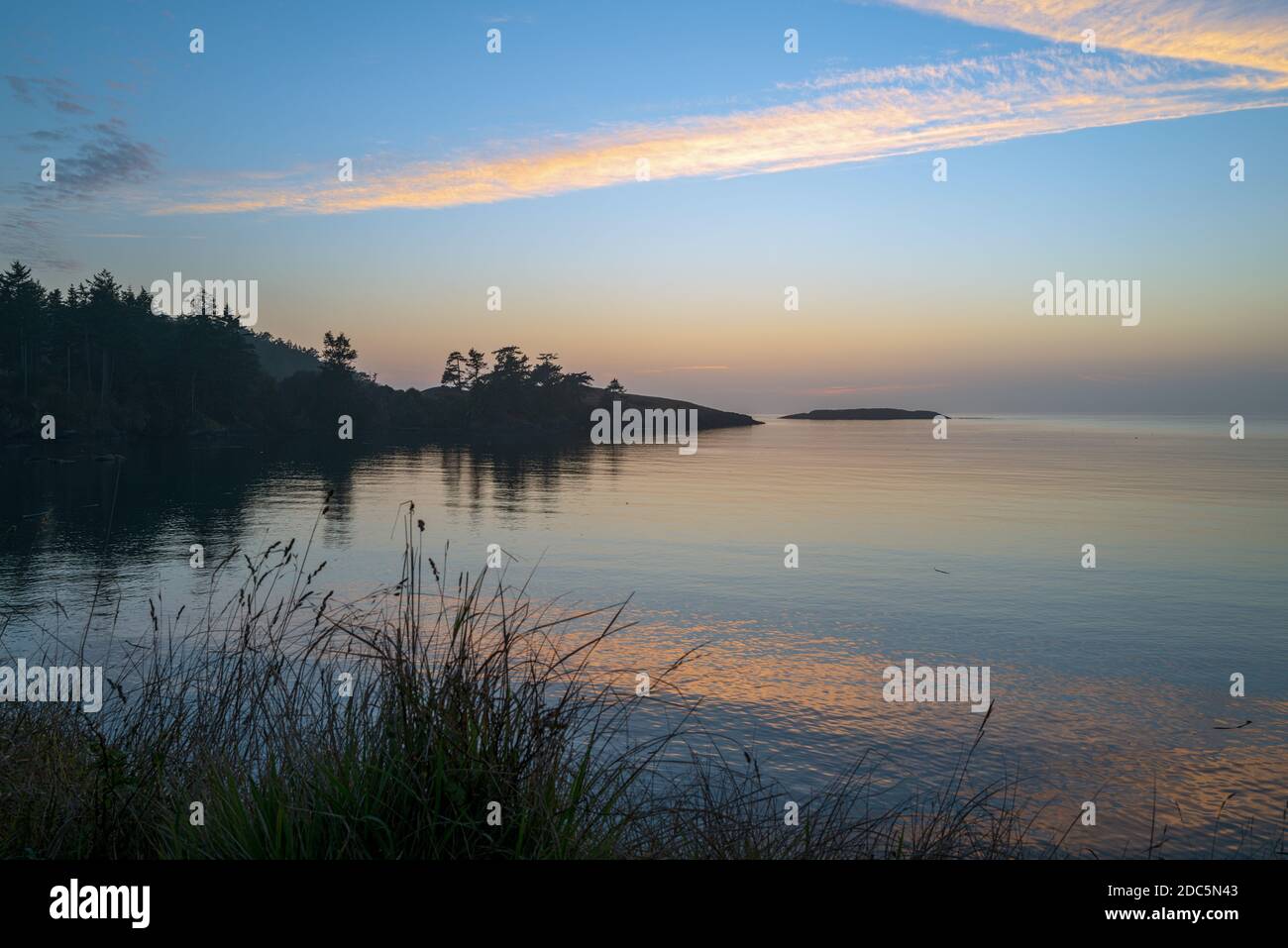 Coucher de soleil à Agate Beach sur Lopez Island, Washington, États-Unis Banque D'Images