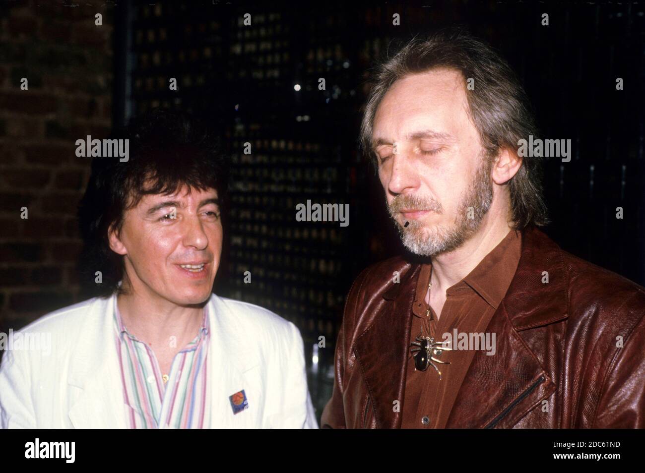 Bill Wyman de Willie et les pauvres Boys et John Entwistle de l'OMS lors d'une conférence de presse. Londres, le 18 avril 1985 | utilisation dans le monde entier Banque D'Images