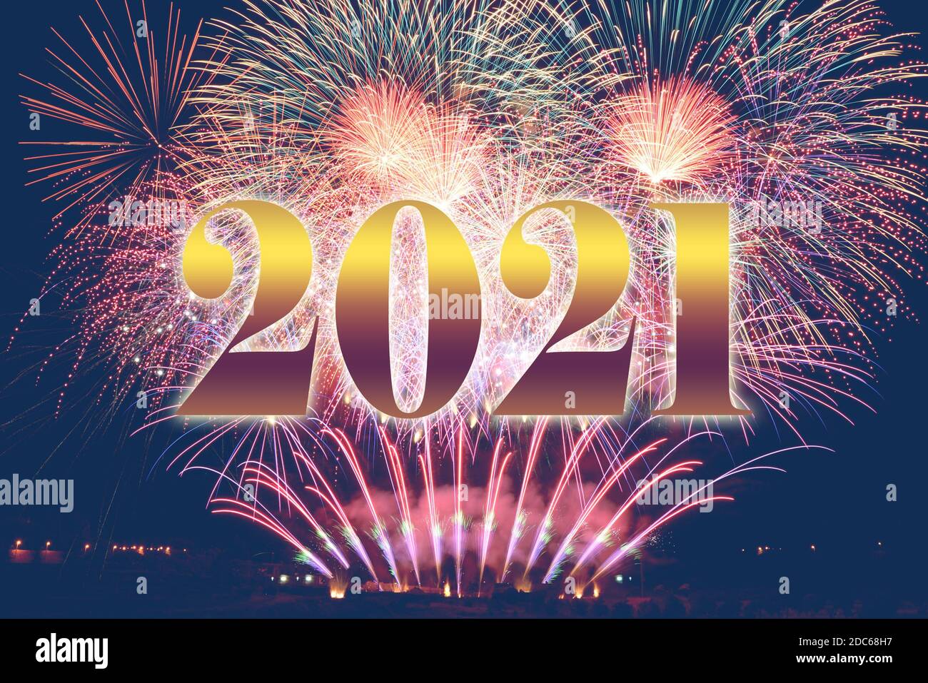 Nouvelle année avec feux d'artifice 2021.bonne nouvelle année 2021.Numéro 2021 dans le concept moderne. Texte 2021. Banque D'Images