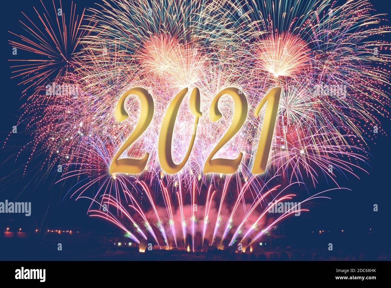 Nouvelle année avec feux d'artifice 2021.bonne nouvelle année 2021.Numéro 2021 dans le concept moderne. Texte 2021. Banque D'Images