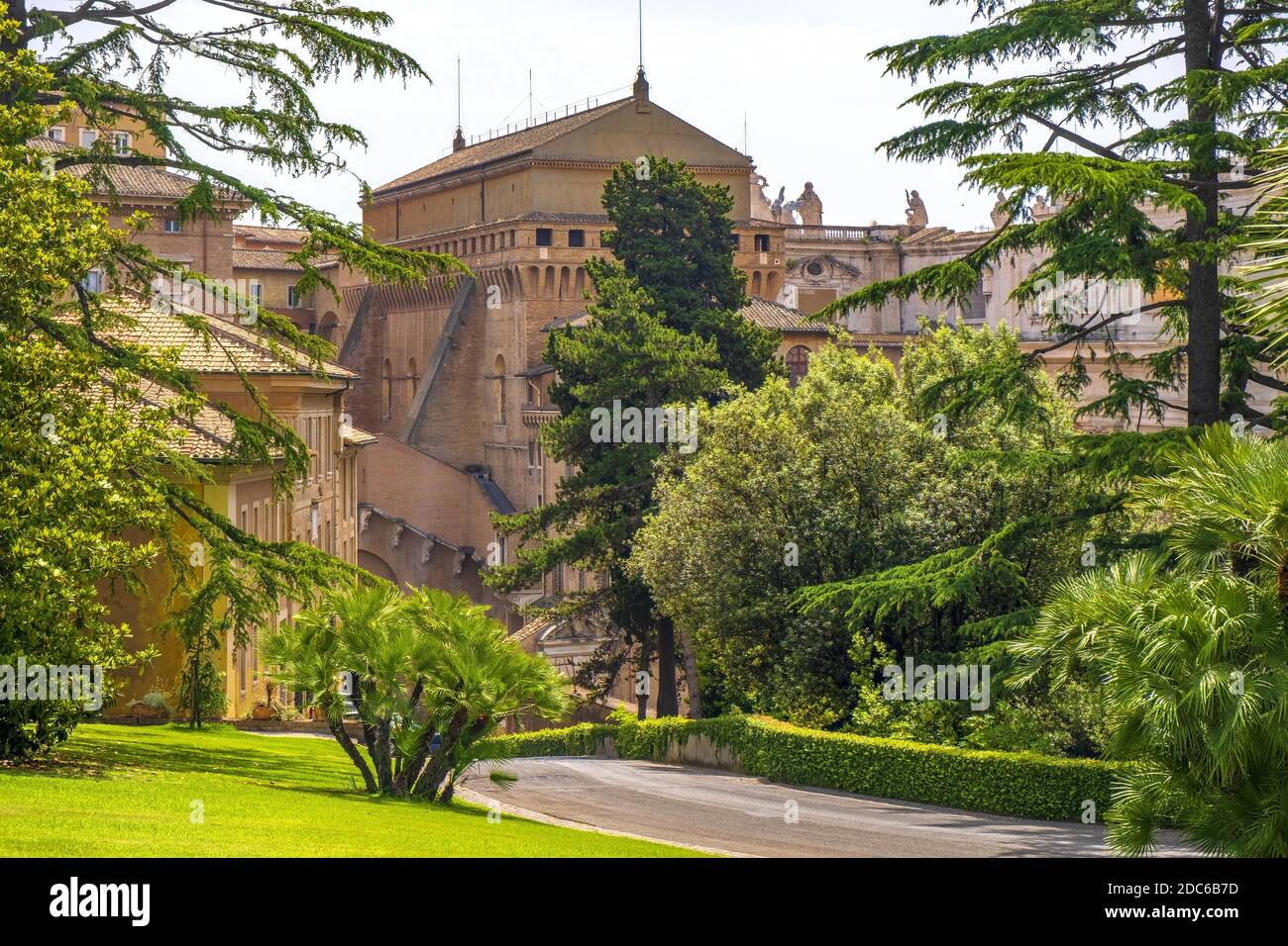 Rome, Cité du Vatican / Italie - 2019/06/15: Extérieur de la Chapelle Sixtine - Cappella Sistina - vu des Jardins du Vatican dans l'État de la Cité du Vatican Banque D'Images