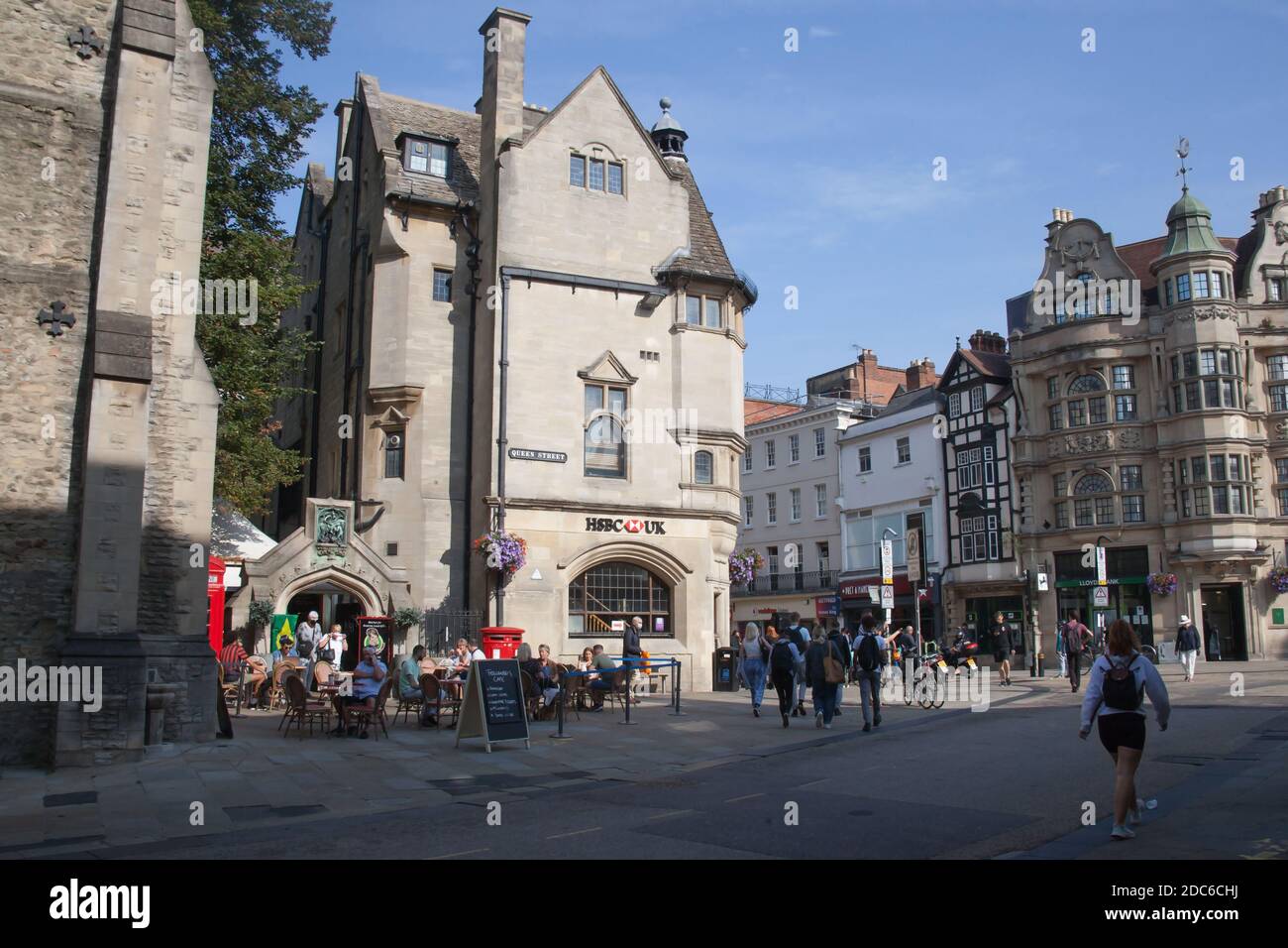 Carfax au centre-ville d'Oxford lors d'une journée d'été très chargée au Royaume-Uni, le 15 septembre 2020 Banque D'Images