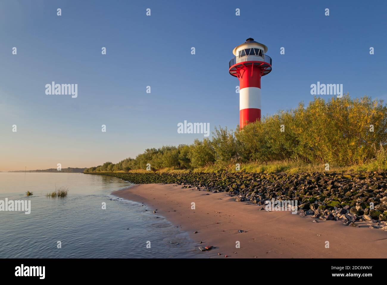 Géographie / Voyage, Allemagne, Basse-Saxe, Mittelnkirchen, phare à la plage de la rivière Elbe à Luehe, al, droits-supplémentaires-dégagement-Info-non-disponible Banque D'Images