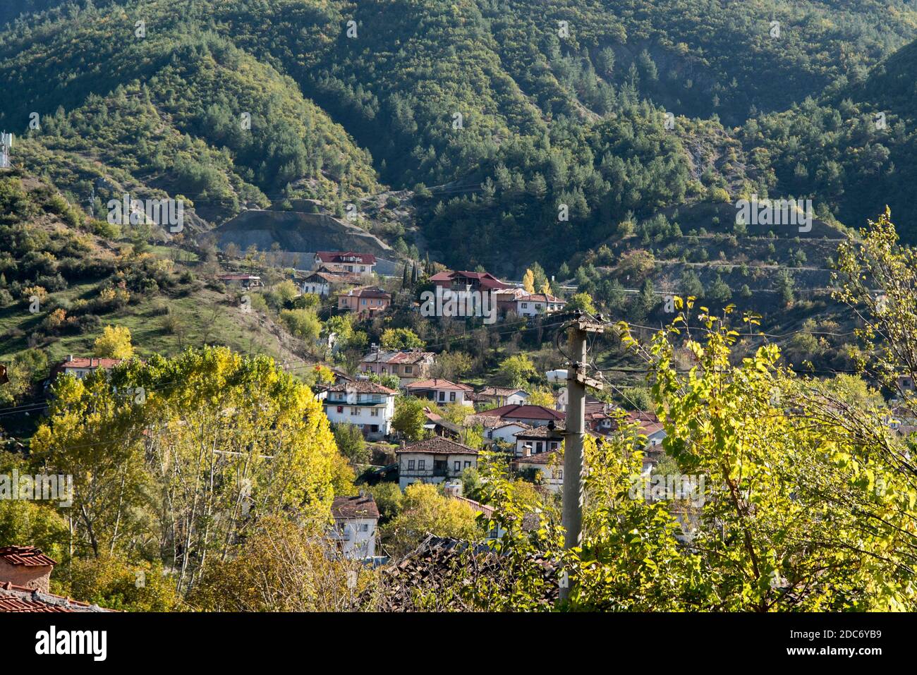 Vue depuis la tour de la victoire sur la colline et la ville magnifique de göynük, Bolu.Turkey Banque D'Images