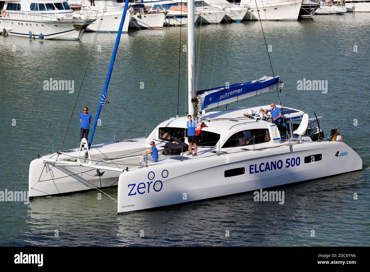 Le Navigateur Oceanique Jimmy Cornell R 80 Ans Navigue Sur Un Bateau Electrique Complet Au Depart De Seville Pour Commemorer Le 500e Anniversaire Du Premier Voyage Autour Du Monde Espagne Le 19