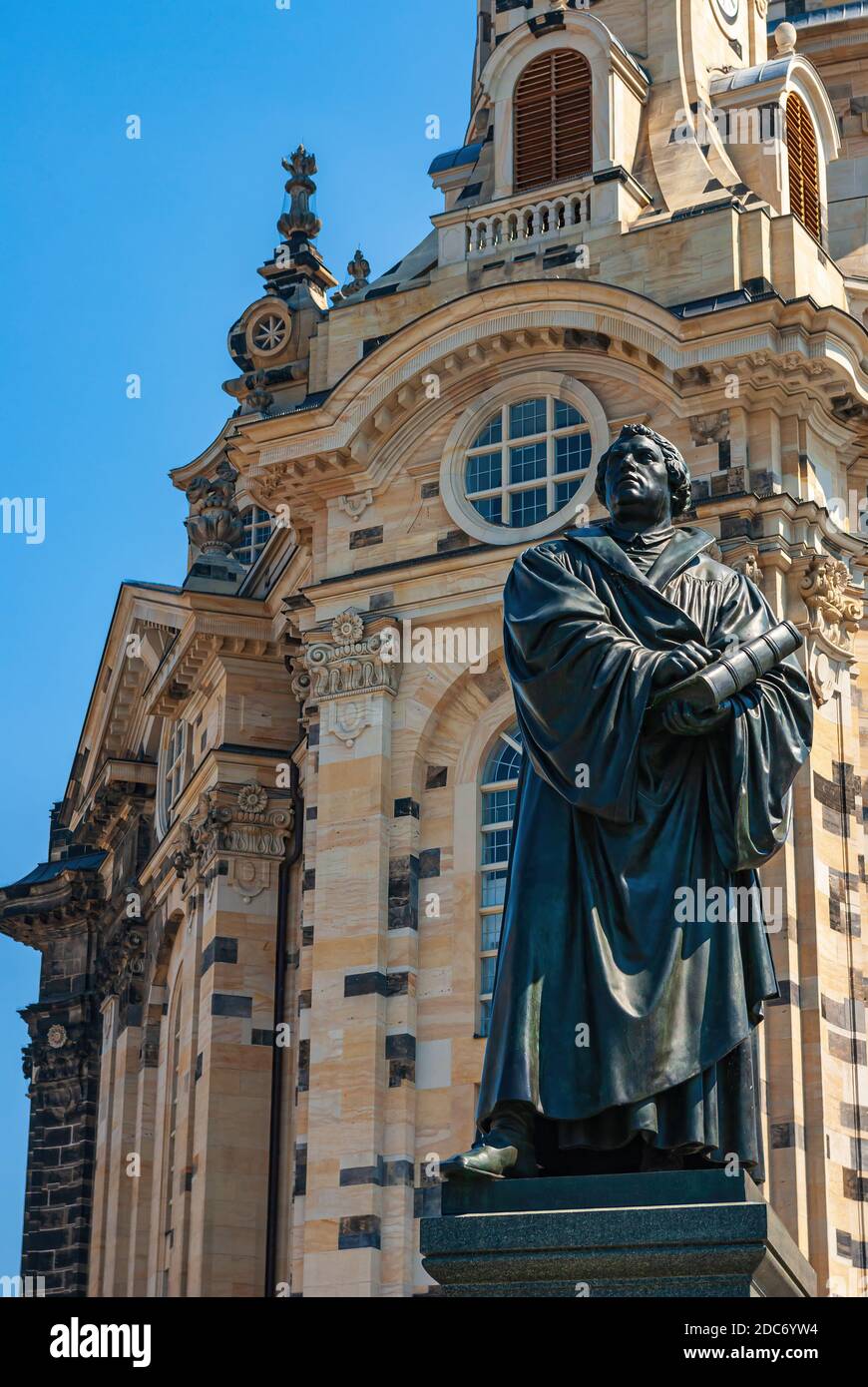 Mémorial du Docteur Martin Luther après Ernst Rietschel en face de l'église Frauenkirche , Dresde, Saxe, Allemagne. Banque D'Images