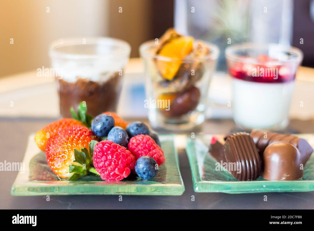 Un plateau de desserts dans un hôtel de luxe à Bangkok, en Thaïlande Banque D'Images