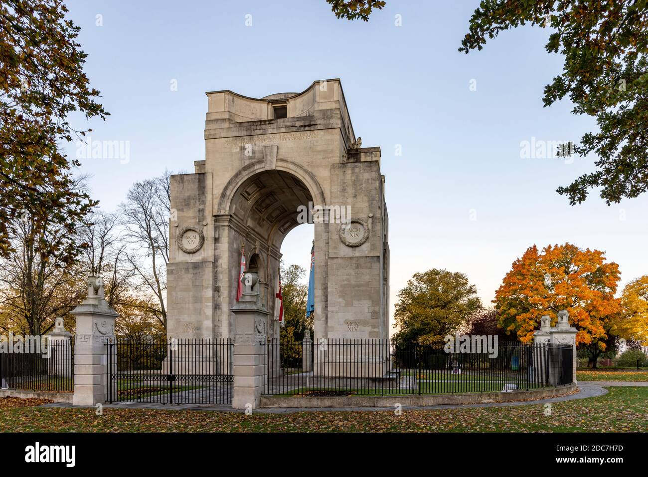 The Arch of Remembrance, un mémorial de la première Guerre mondiale conçu par Sir Edwin Lutyens et situé dans le parc Victoria de Leicester Banque D'Images