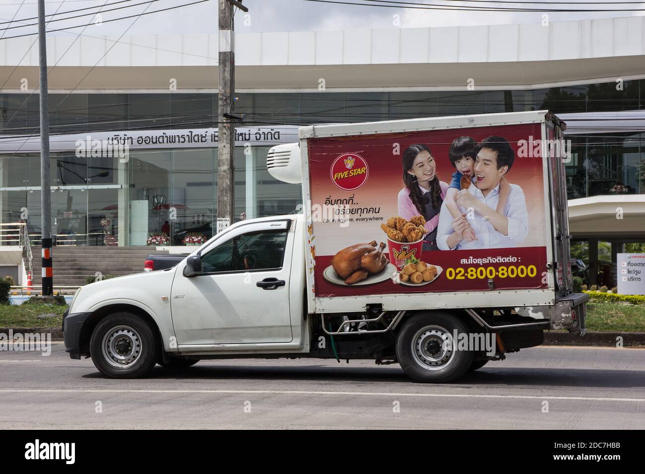 Chiangmai, Thaïlande - octobre 27 2020 : camion-conteneur de LA compagnie ALIMENTAIRE FIVE STAR. Photo sur la route n°121 à environ 8 km du centre-ville de Chiangmai en thaïlande. Banque D'Images