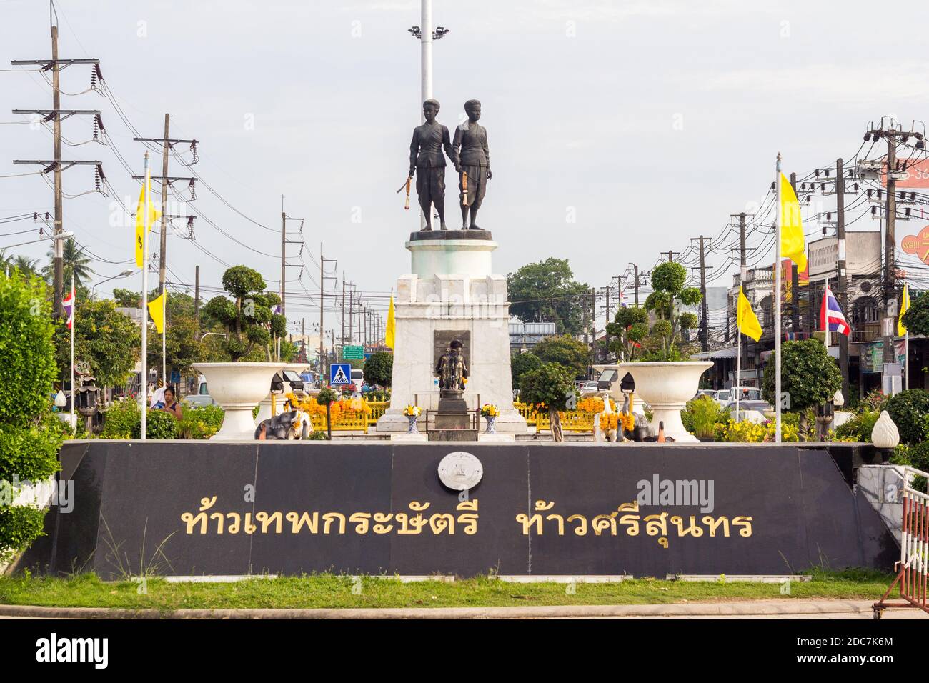 Le monument Heroines le long de la route Thepkasattri de Thalang à Phuket, Thaïlande Banque D'Images