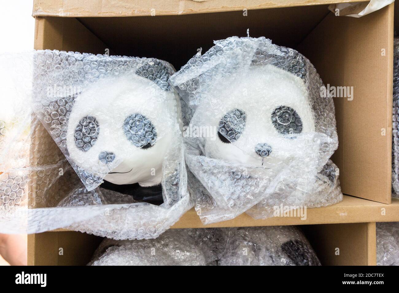 Les Pandas 1600 par l'artiste Paulo Grangeon au parc Santi Chai Prakan à Bangkok, Thaïlande Banque D'Images