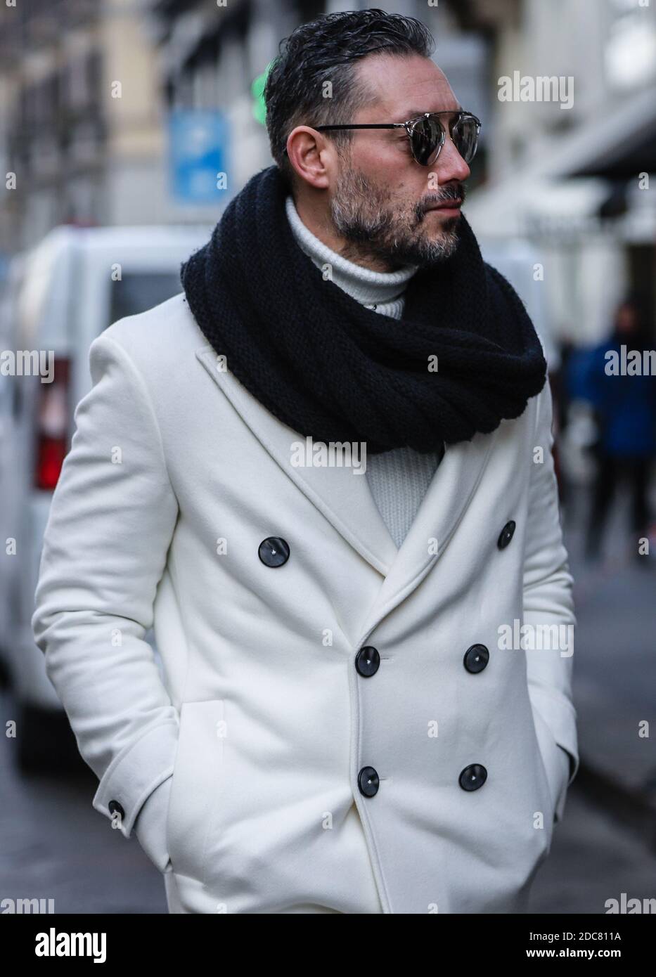 MILAN, Italie - janvier 13 2019: Hommes dans la rue à Milan. Banque D'Images