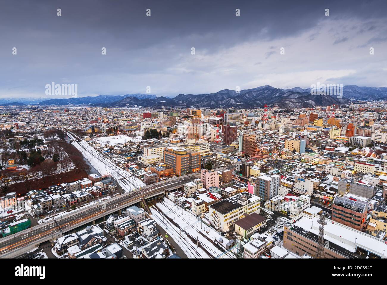 Yamagata, ville du Japon au crépuscule en hiver. Banque D'Images