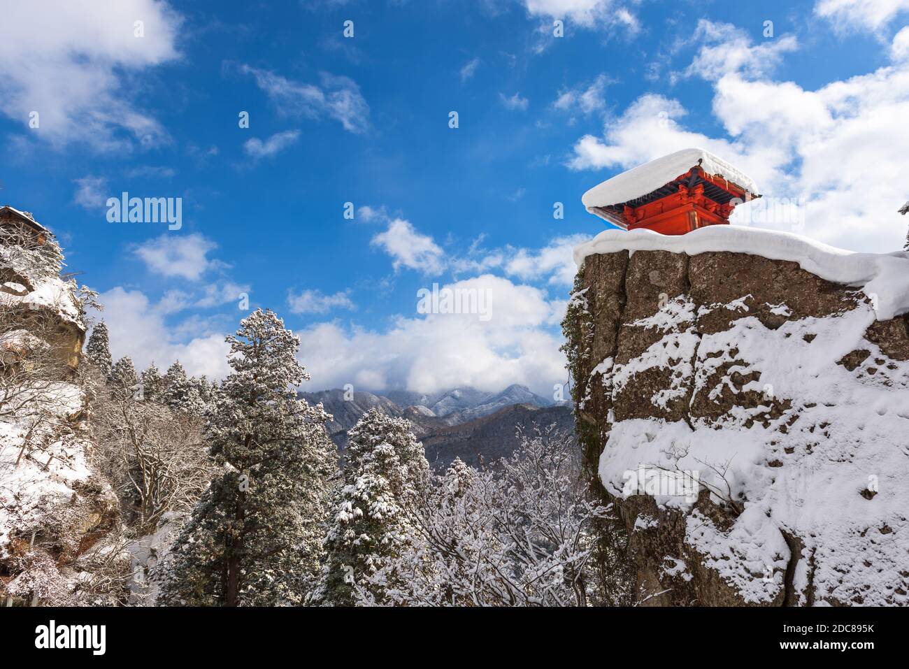 Yamadera, le Japon à la Temple de montagne en hiver. Banque D'Images