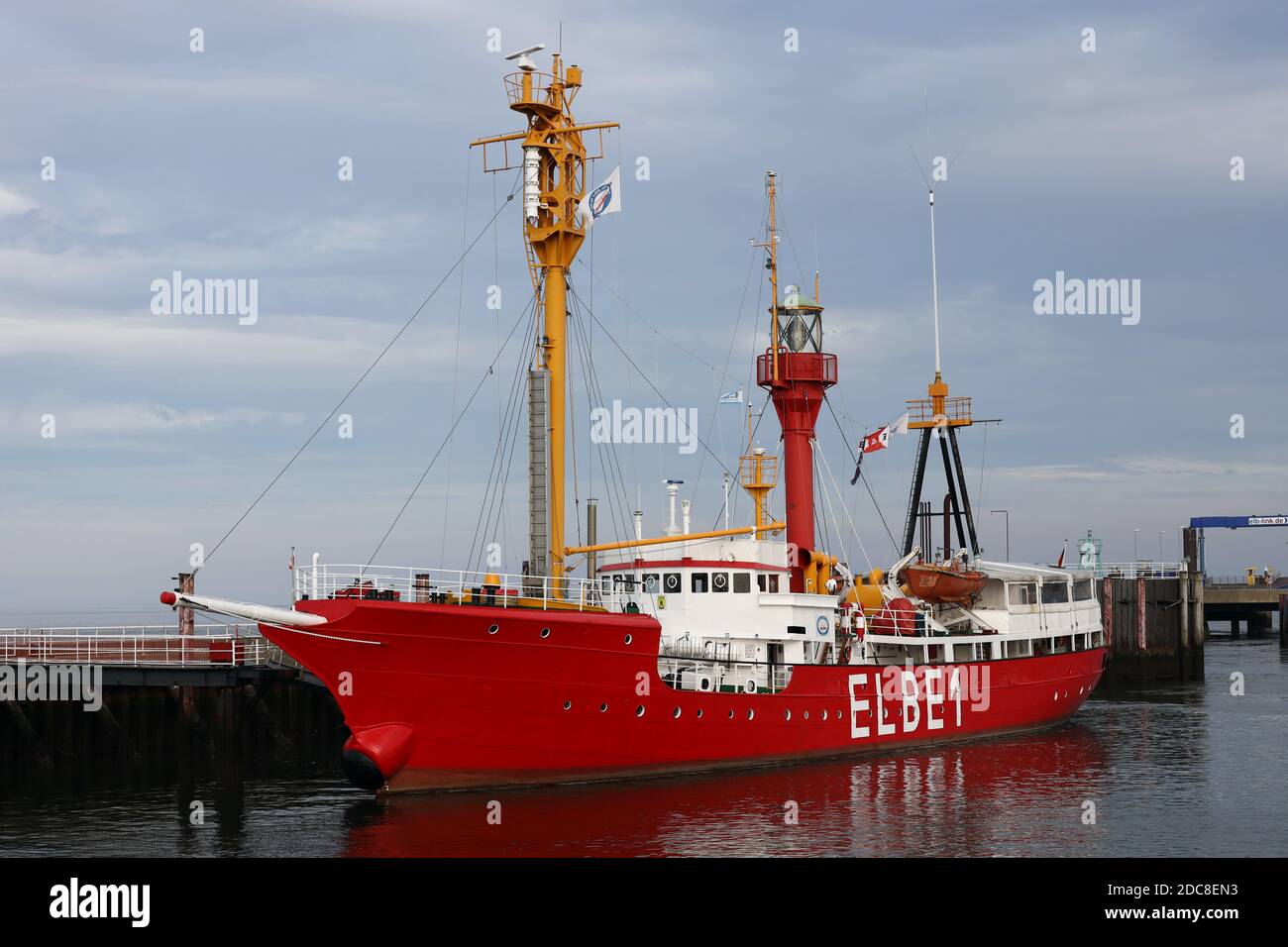 Le navire musée BGM Oswald Elbe 1 se trouve dans le port de Cuxhaven le 20 août 2020. Banque D'Images