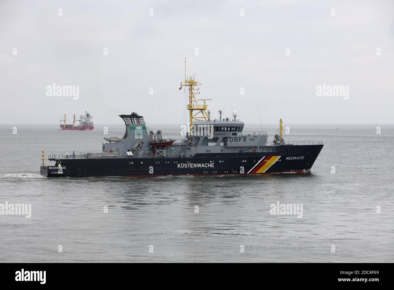 Le navire de protection du poisson de la garde côtière Meerkatze quittera le port de Cuxhaven le 20 août 2020. Banque D'Images