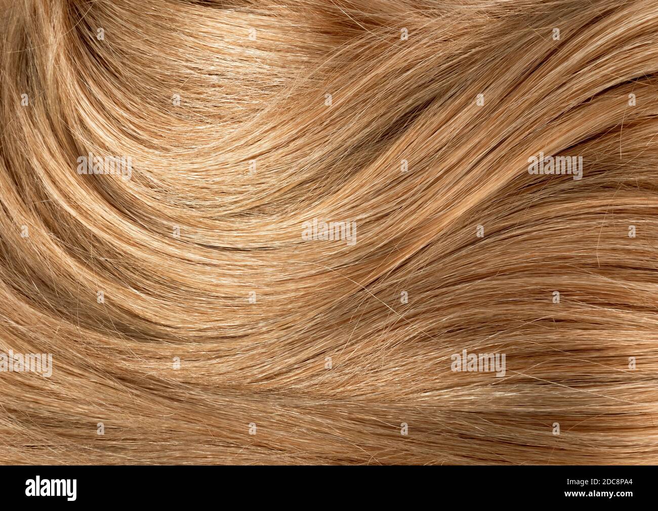 Long blond humain brillant cheveux arrière-plan. Texture des cheveux blonds Banque D'Images