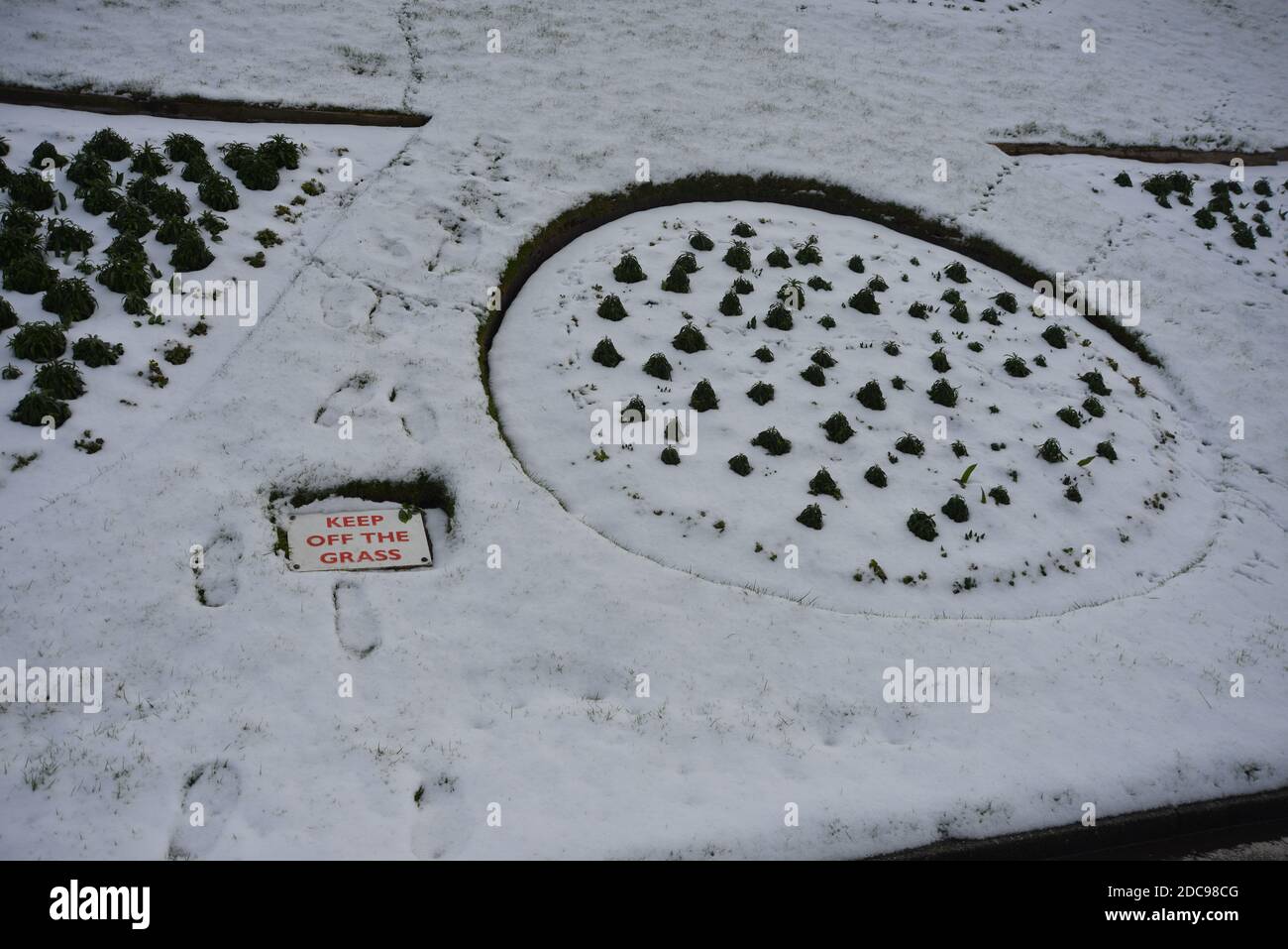 Parc du château de Guildford dans la neige Banque D'Images