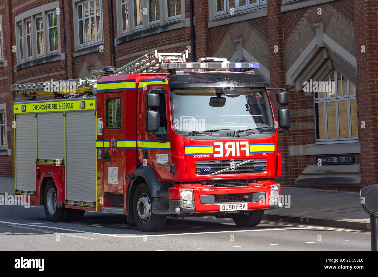 Oxfordshire Fire & Rescue Engine on call, Worcester Street, Oxford, Oxfordshire, Angleterre, Royaume-Uni Banque D'Images