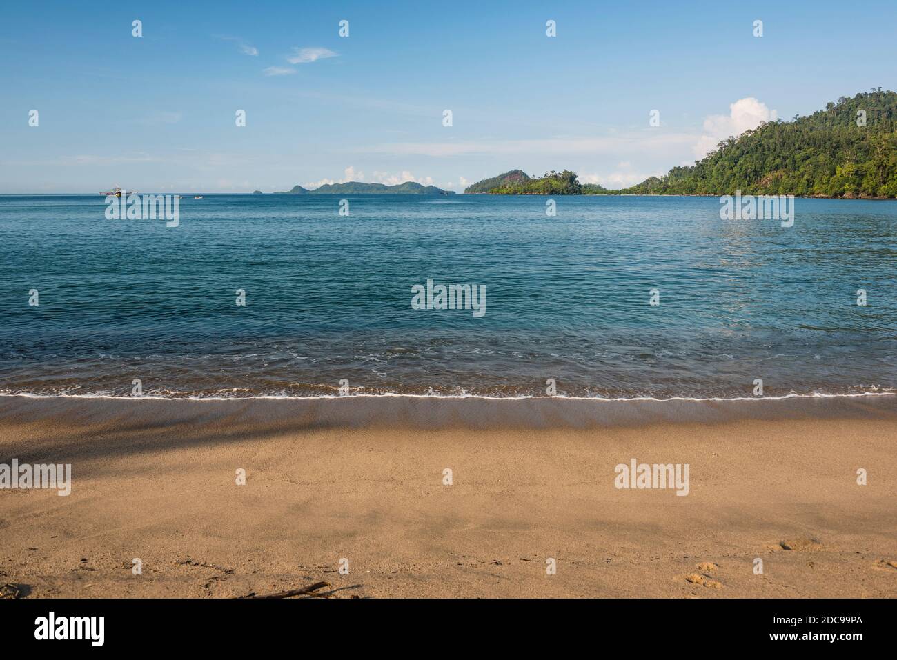 Plage de Sungai Pinang, près de Padang à Sumatra Ouest, Indonésie, Asie, arrière-plan avec espace de copie Banque D'Images