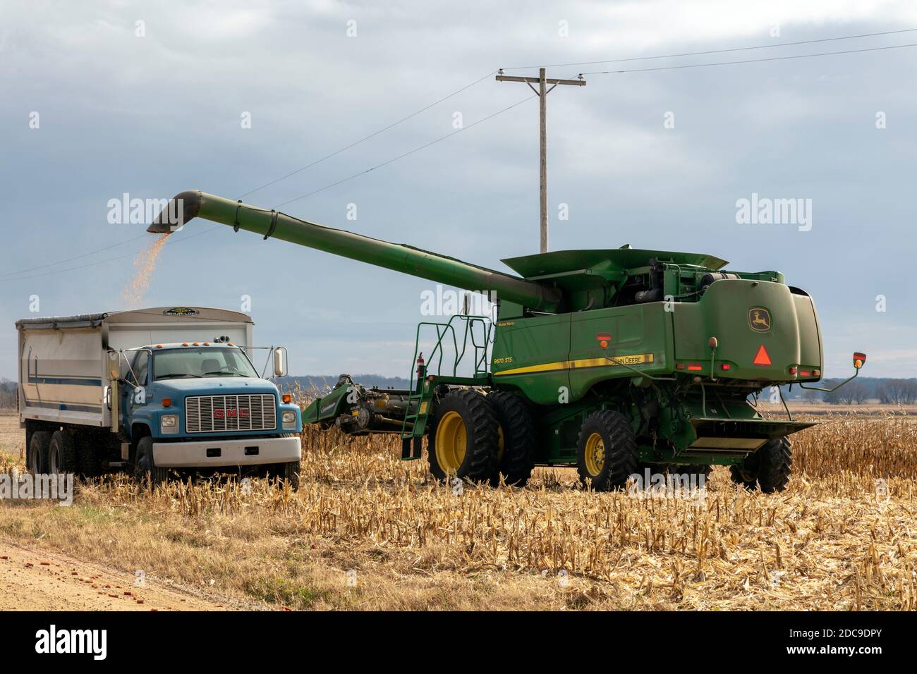 Récolte de maïs, fin automne, dans le Midwest des États-Unis, par James D Coppinger/Dembinsky photo Assoc Banque D'Images
