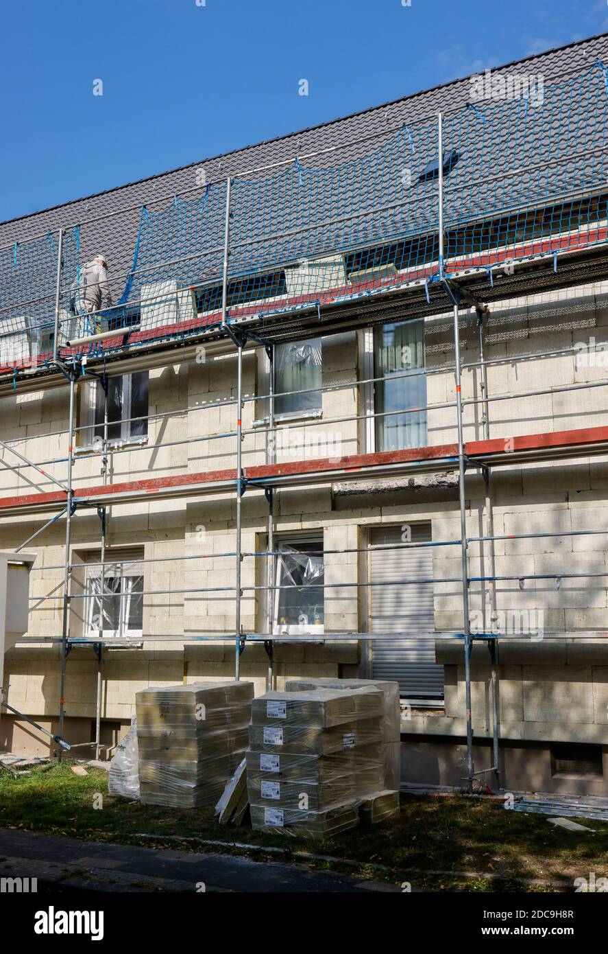 23.09.2020, Essen, Rhénanie-du-Nord-Westphalie, Allemagne - isolation thermique, à Altenessen, des maisons de la Allbau Wohnungsbaugesellschaft sont en cours de rénovation Banque D'Images