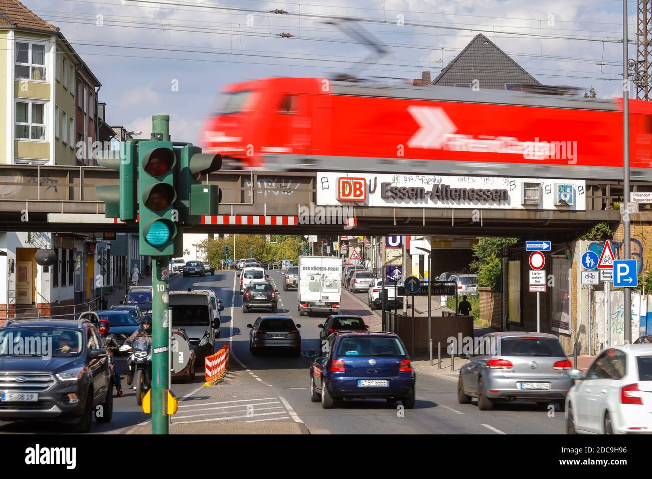 23.09.2020, Essen, Rhénanie-du-Nord-Westphalie, Allemagne - scène de rue à la gare d'Essen-Altenessen sur Altenessener Strasse dans le quartier d'Alt Banque D'Images