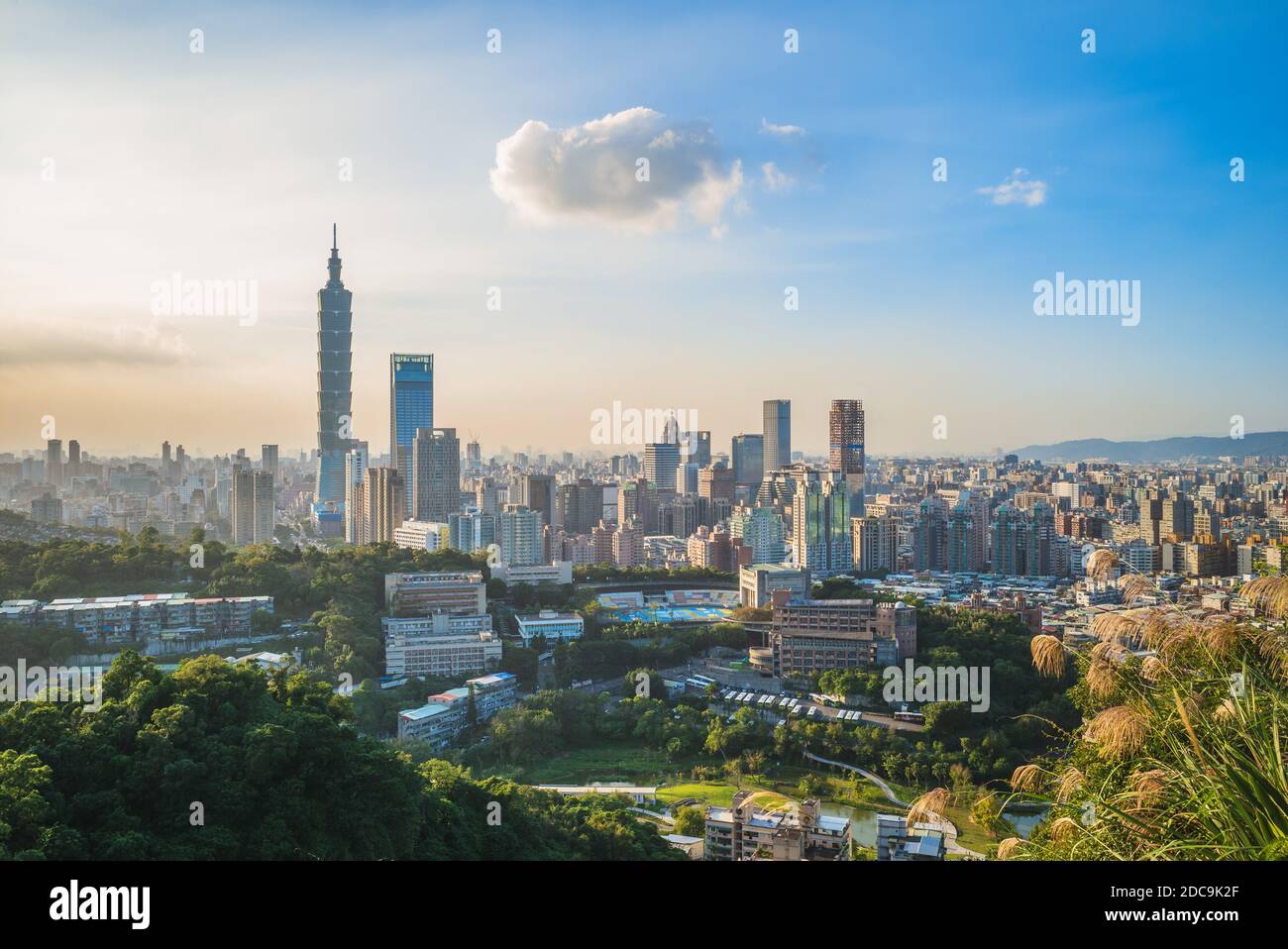Paysage de la ville de Taipei à taiwan au crépuscule Banque D'Images