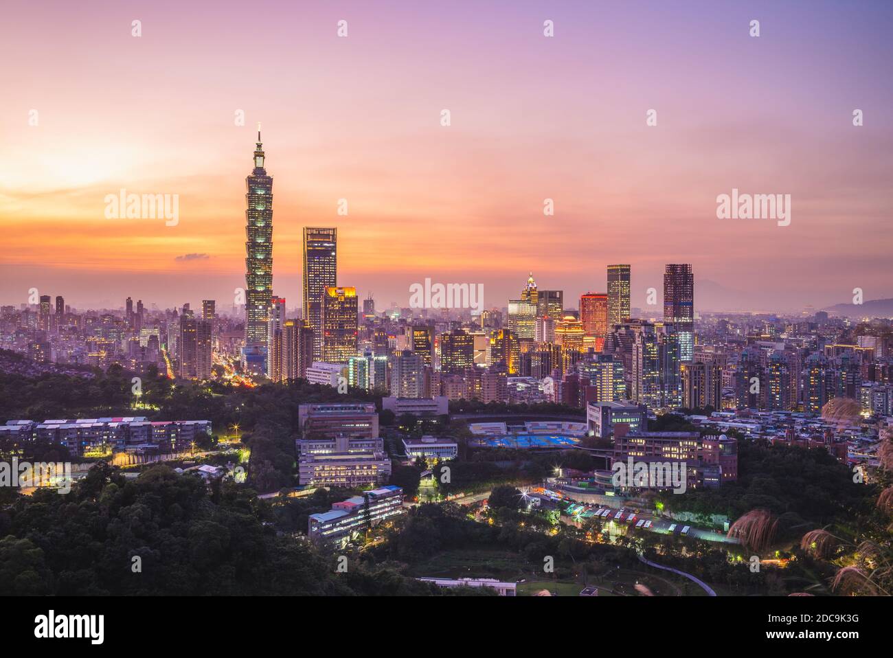 Paysage de la ville de Taipei à taiwan la nuit Banque D'Images