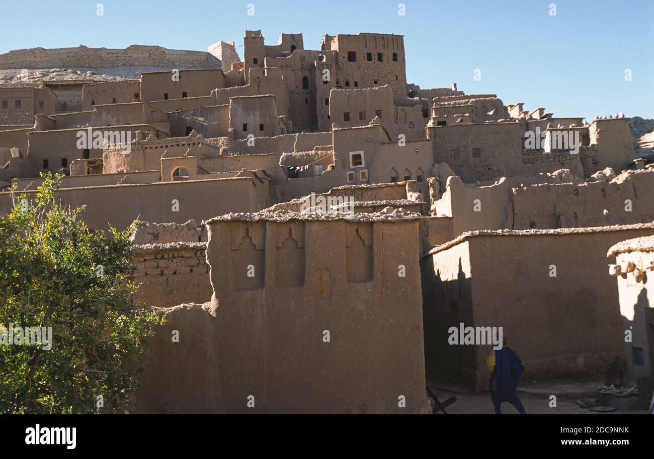 10.11.2010, Ouarzazate, Maroc, Afrique - vue sur l'ancienne architecture en argile et les bâtiments en brique de boue de la forteresse historique Ksar d'ait Benhaddou Banque D'Images