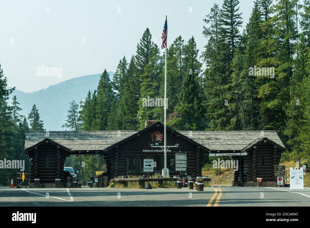 La gare d'entrée nord-est du parc national de Yellowstone près de Cooke City, Montana, États-Unis. Banque D'Images