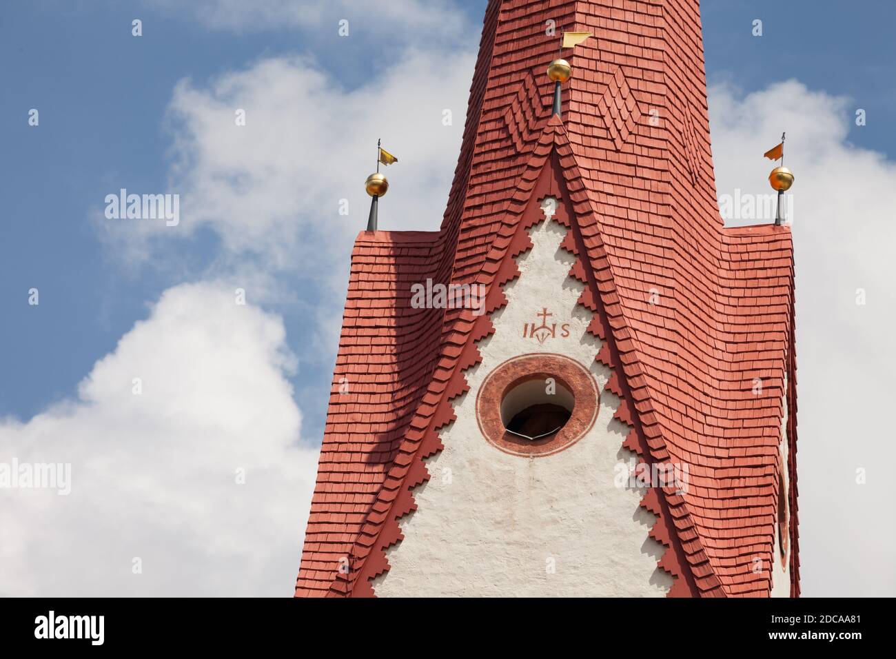 Particulier du clocher de l'église de Selva Di Val Gardena dans la région des Dolomites Banque D'Images