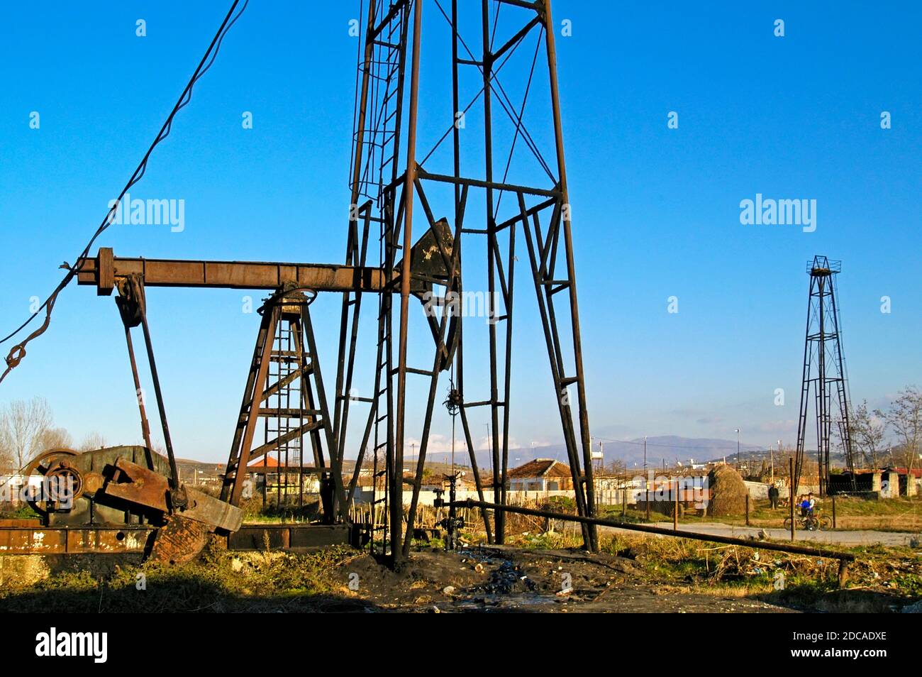 Champ pétrolifère près de Fier, dans le sud de l'Albanie Banque D'Images