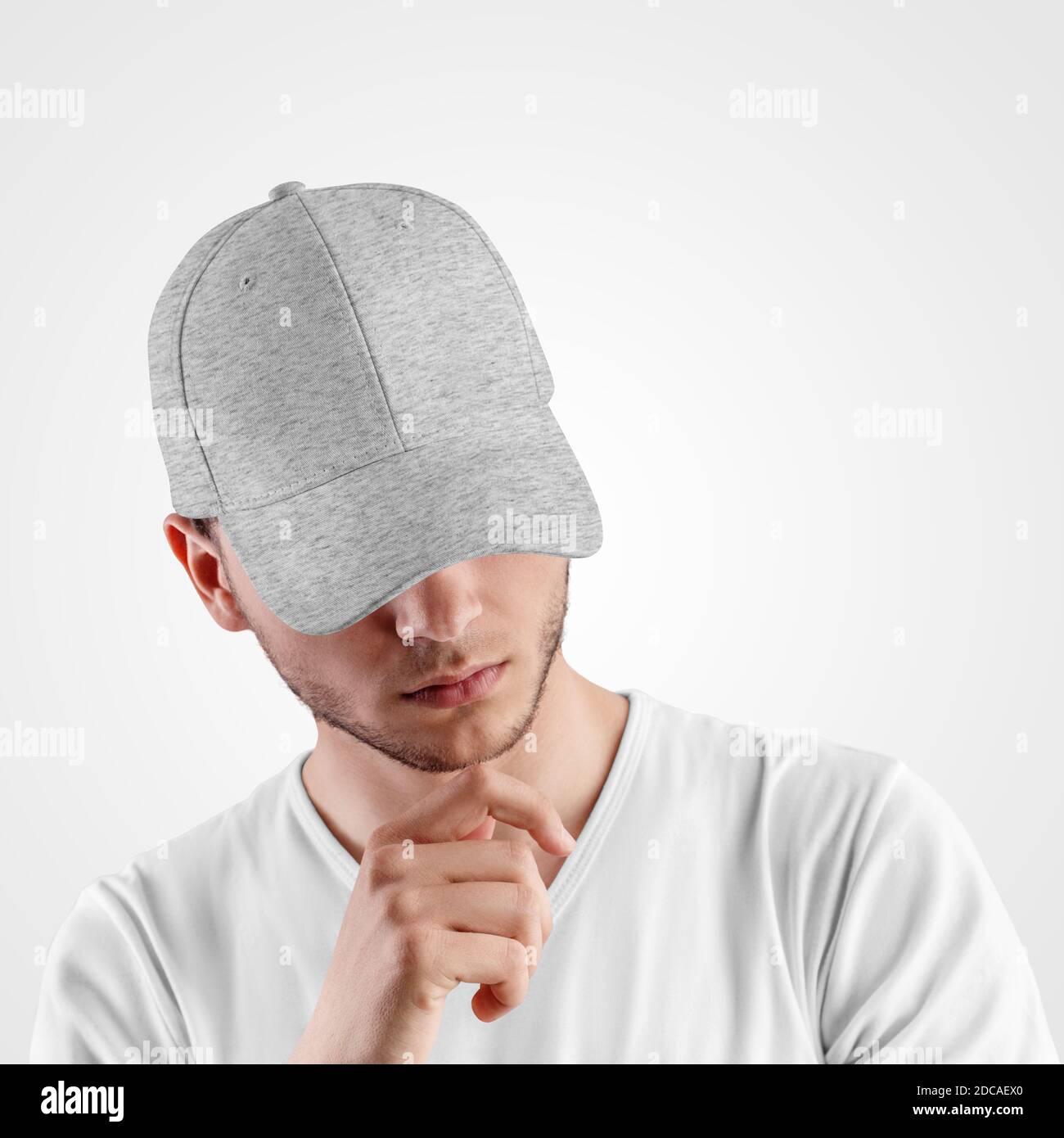 Modèle de casquette de baseball gris chiné, chapeau avec visière sur la  tête de l'homme, pour la présentation du design, imprimé. Maquette de  coiffure tendance pour pro du soleil Photo Stock -