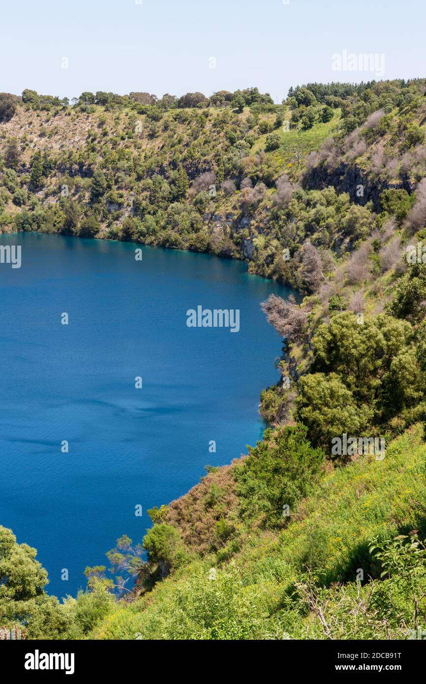 Le lac bleu pris d'un point d'observation situé dans Mount Gambier Australie méridionale le 10 novembre 2020 Banque D'Images