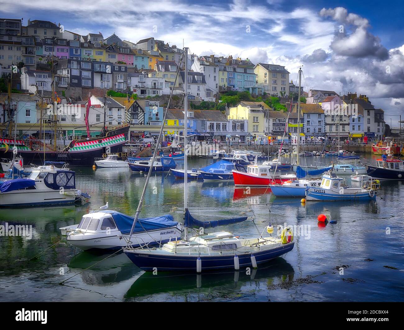 Go - Port de Brixham Devon pittoresque : (Image HDR) Banque D'Images