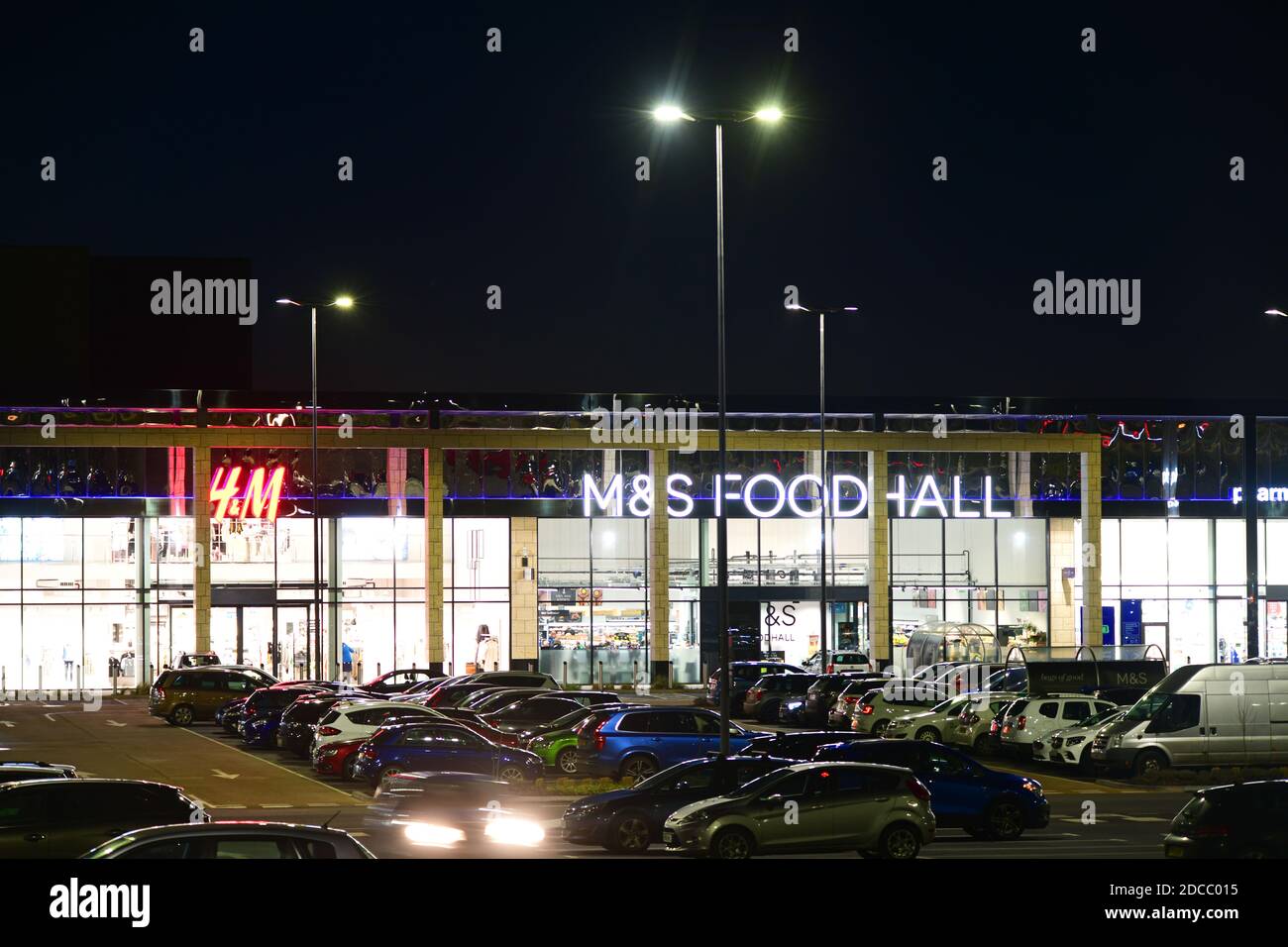 the springs thorpe park retail park leeds at twillight united royaume Banque D'Images