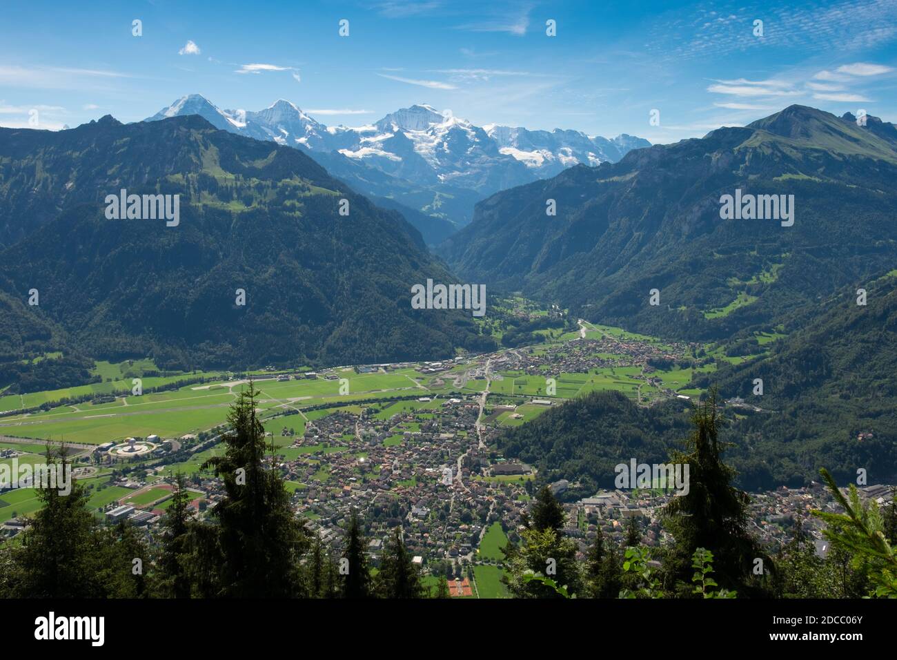 Vue sur les Alpes suisses, à Interlaken, Suisse Banque D'Images