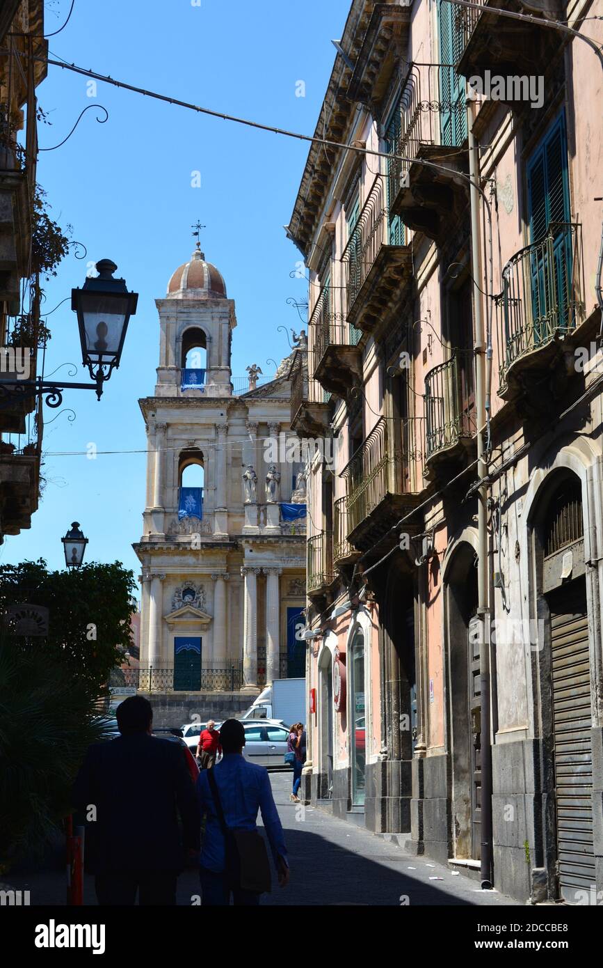 Petites rues de la ville sicilienne d'Acireale Banque D'Images